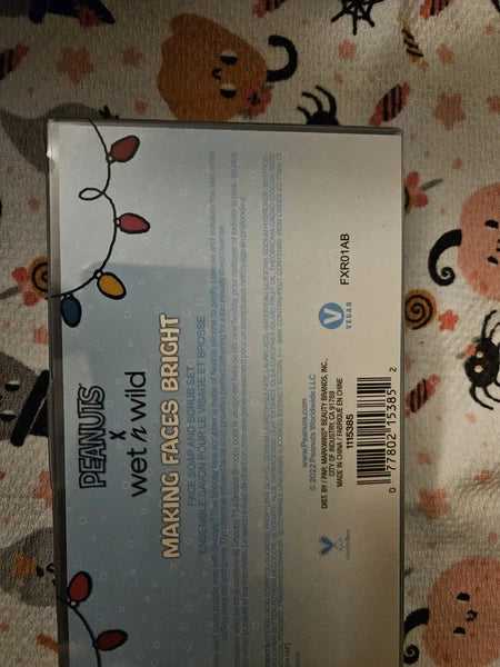 Wet n Wild Peanuts Snoopy Limited Edition Make Faces Bright Soap + Scrub New